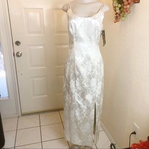 ALL THAT JAZZ WOMEN DRESS SIZE 9/10, WHITE PRETTY DRESS.